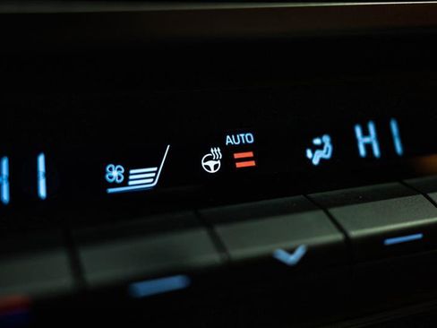 Used 2025 Toyota Camry SE image 24