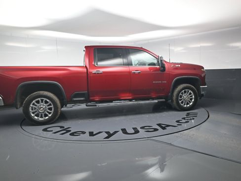 Used 2025 Chevrolet Silverado 2500 LTZ w/ LTZ Premium Package image 10