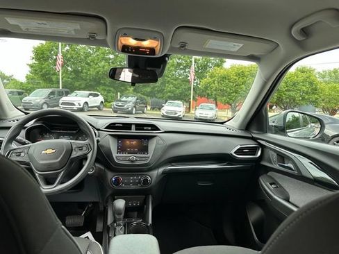 Used 2023 Chevrolet TrailBlazer LT FWD image 28