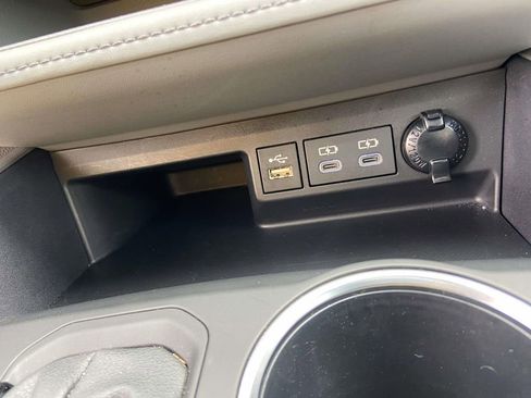 Used 2023 Toyota Highlander XLE image 26