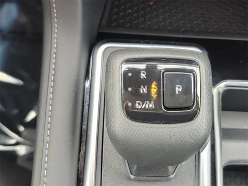 Used 2024 Nissan Pathfinder SV image 25