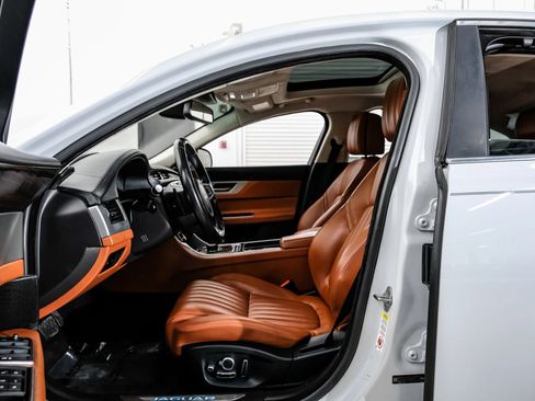 Used 2018 Jaguar XF Portfolio RWD image 19