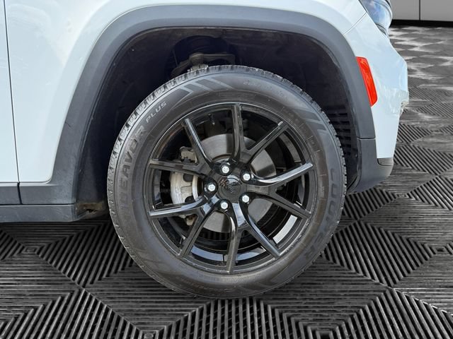 Used 2023 Jeep Grand Cherokee L Laredo AWD/4WD image 9