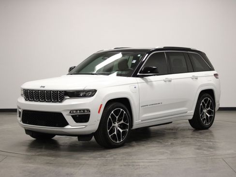 Used 2022 Jeep Grand Cherokee Summit AWD/4WD image 4