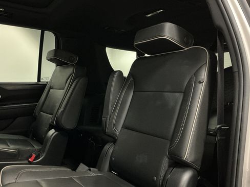 Used 2022 GMC Yukon XL SLT w/ SLT Premium Package AWD/4WD image 27