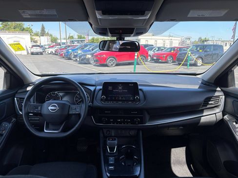 Used 2025 Nissan Rogue SV FWD image 35