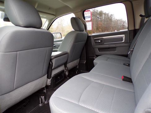 Used 2019 RAM 1500 Classic SLT image 30