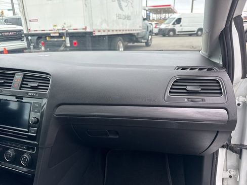 Used 2021 Volkswagen Golf 4-Door image 20