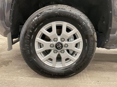 Used 2025 Toyota Tacoma SR5 AWD/4WD image 11
