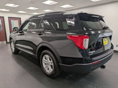 Used 2023 Ford Explorer XLT image 6