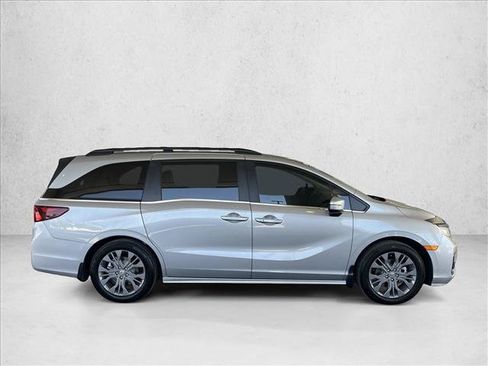 Used 2025 Honda Odyssey Touring image 4