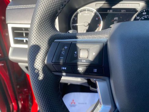 New 2025 Mitsubishi Outlander SE image 16