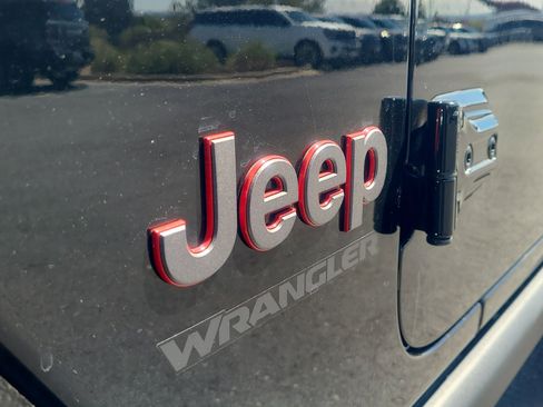 Used 2021 Jeep Wrangler Rubicon AWD/4WD image 23