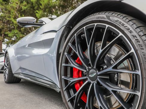 Used 2023 Aston Martin V8 Vantage Roadster RWD image 31