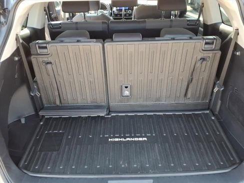 Certified 2024 Toyota Highlander LE image 15