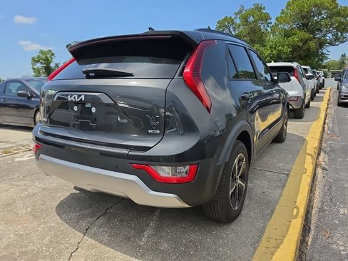Used 2024 Kia Niro EX FWD image 14