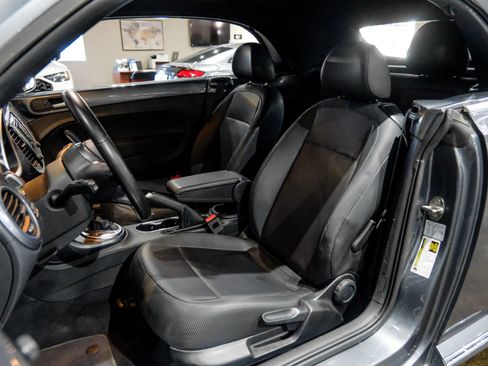 Used 2018 Volkswagen Beetle 2.0T SE FWD image 31