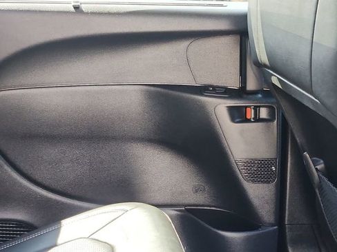 Used 2025 Chrysler Voyager LX FWD image 32