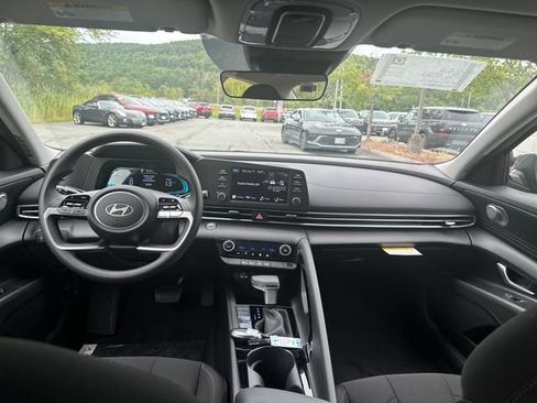 New 2026 Hyundai Elantra Hybrid FWD image 12