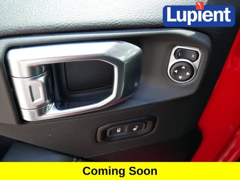 Used 2025 Jeep Wrangler Unlimited Sahara AWD/4WD image 16