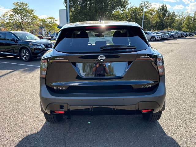 Certified 2025 Nissan Kicks SV AWD/4WD image 3