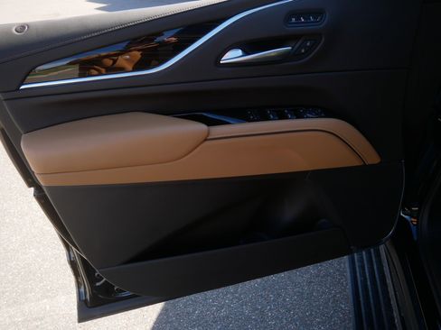 Used 2024 Cadillac Escalade ESV Sport w/ LPO, ONYX Package image 21