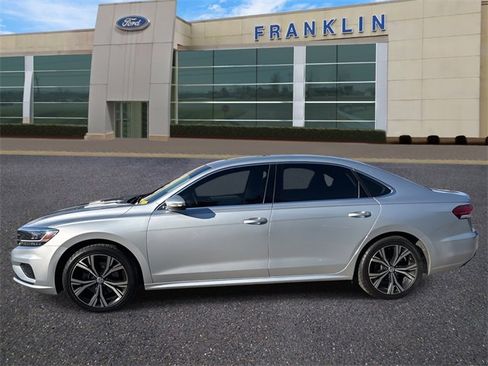 Used 2021 Volkswagen Passat 2.0T SE image 4