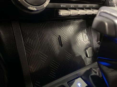 Certified 2025 Toyota Tacoma TRD Off-Road image 30