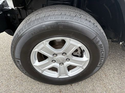 Used 2021 Jeep Wrangler Unlimited Sahara image 12