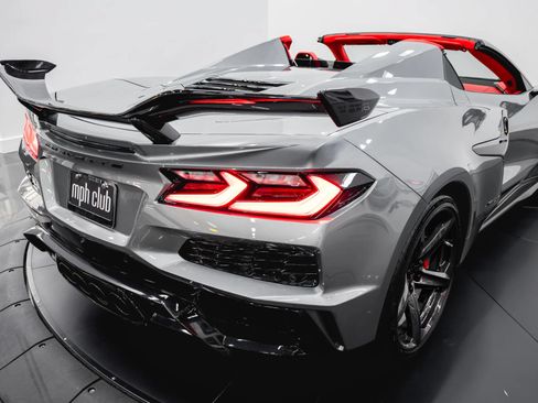 Used 2024 Chevrolet Corvette Z06 w/ Z07 Performance Package RWD image 31