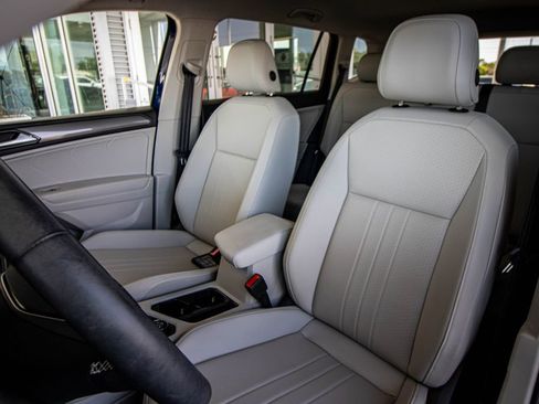 Used 2023 Volkswagen Tiguan SE image 24