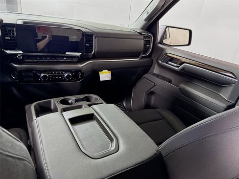 New 2026 GMC Sierra 1500 Elevation image 17