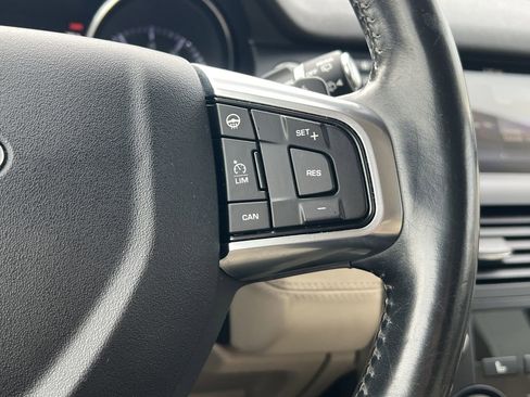 Used 2016 Land Rover Discovery Sport HSE image 15