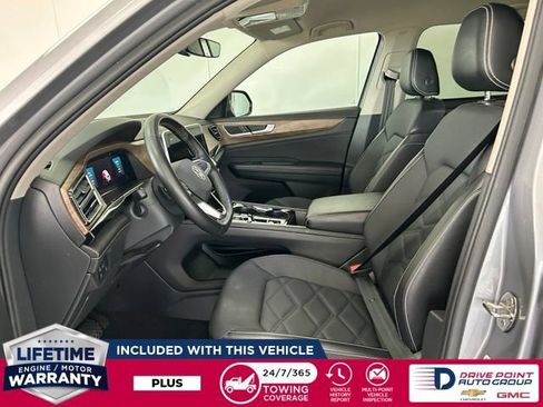 Used 2025 Volkswagen Atlas SE AWD/4WD image 13