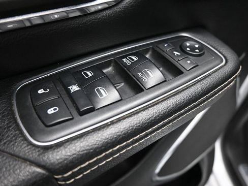 Used 2019 RAM 1500 Laramie AWD/4WD image 11
