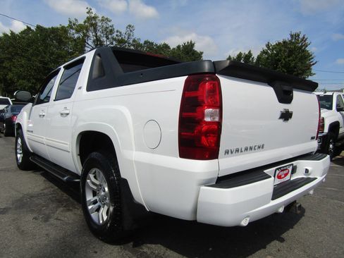 Used 2011 Chevrolet Avalanche LT w/ Luxury Package image 4