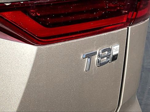 New 2026 Volvo XC60 T8 Ultra w/ Protection Package Premier image 26