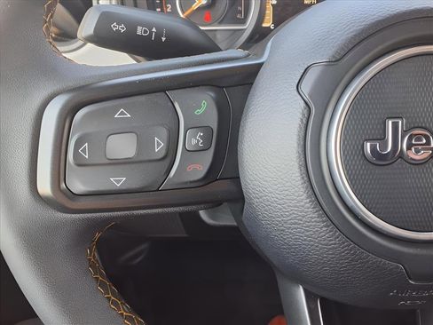 Used 2024 Jeep Gladiator Sport image 22