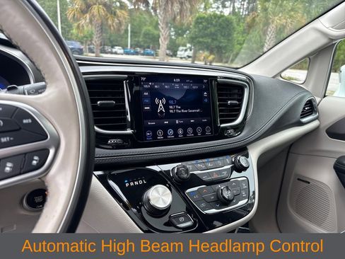 Used 2018 Chrysler Pacifica Limited w/ Advanced Safetytec Group FWD image 18