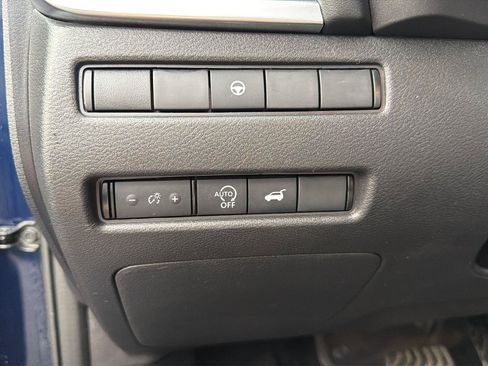 Used 2024 Nissan Rogue SV FWD image 19