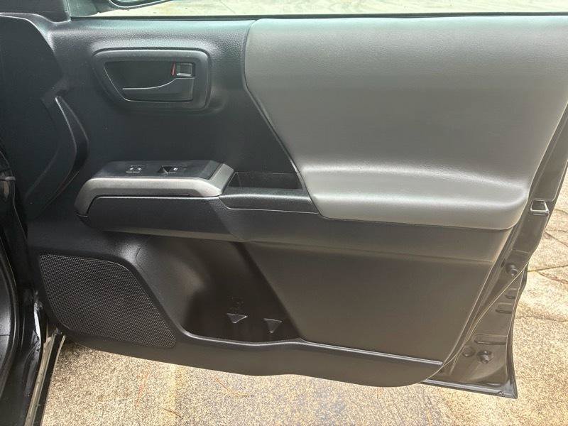 Used 2020 Toyota Tacoma SR5 RWD image 28
