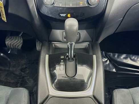 Used 2016 Nissan Rogue S AWD/4WD image 26