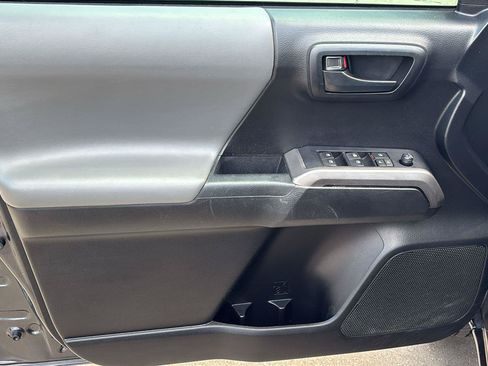 Used 2022 Toyota Tacoma SR5 w/ Technology Package RWD image 17