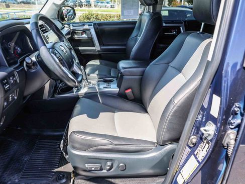 Used 2024 Toyota 4Runner SR5 Premium w/ Moonroof Package RWD image 11