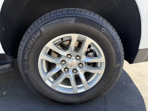 Certified 2024 Chevrolet Suburban LS w/ Driver Alert Package image 10