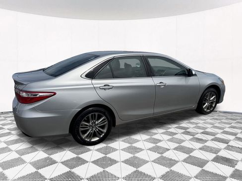 Used 2017 Toyota Camry SE image 7