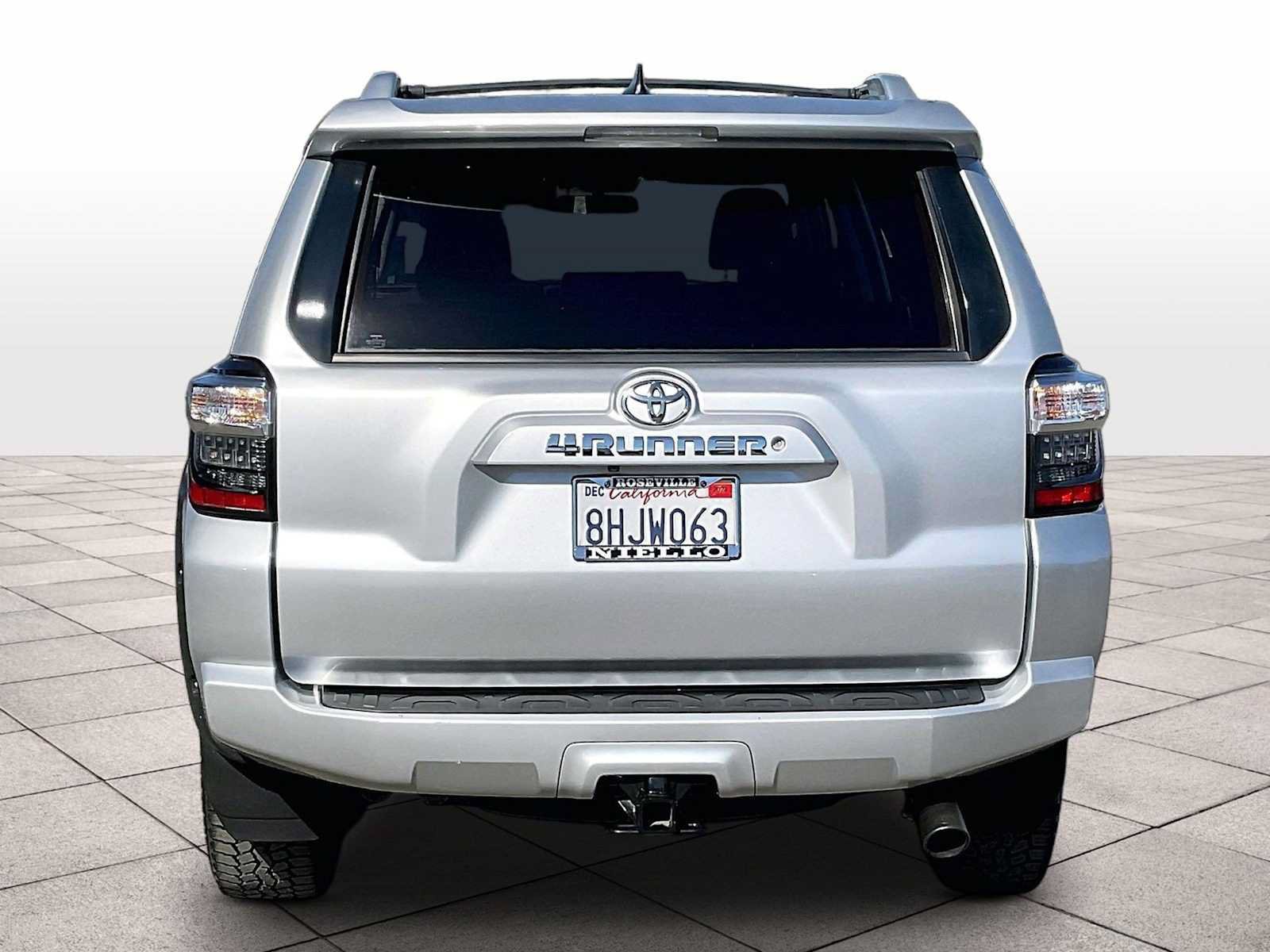 Used 2016 Toyota 4Runner SR5 AWD/4WD image 9