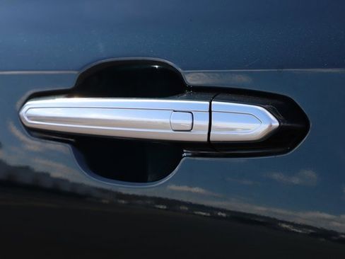 Used 2024 Cadillac XT4 Luxury w/ Cold Weather Package image 9