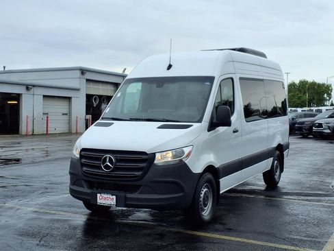 Used 2024 Mercedes-Benz Sprinter 2500 image 2