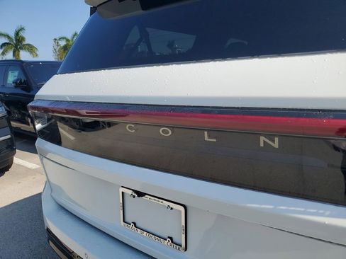 New 2025 Lincoln Navigator L Reserve w/ Jet Appearance Package image 5